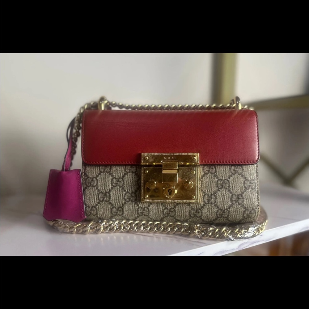 Gucci GG Supreme Padlock Shoulder Bag – Red & Magenta Pink Colorblock Beauty